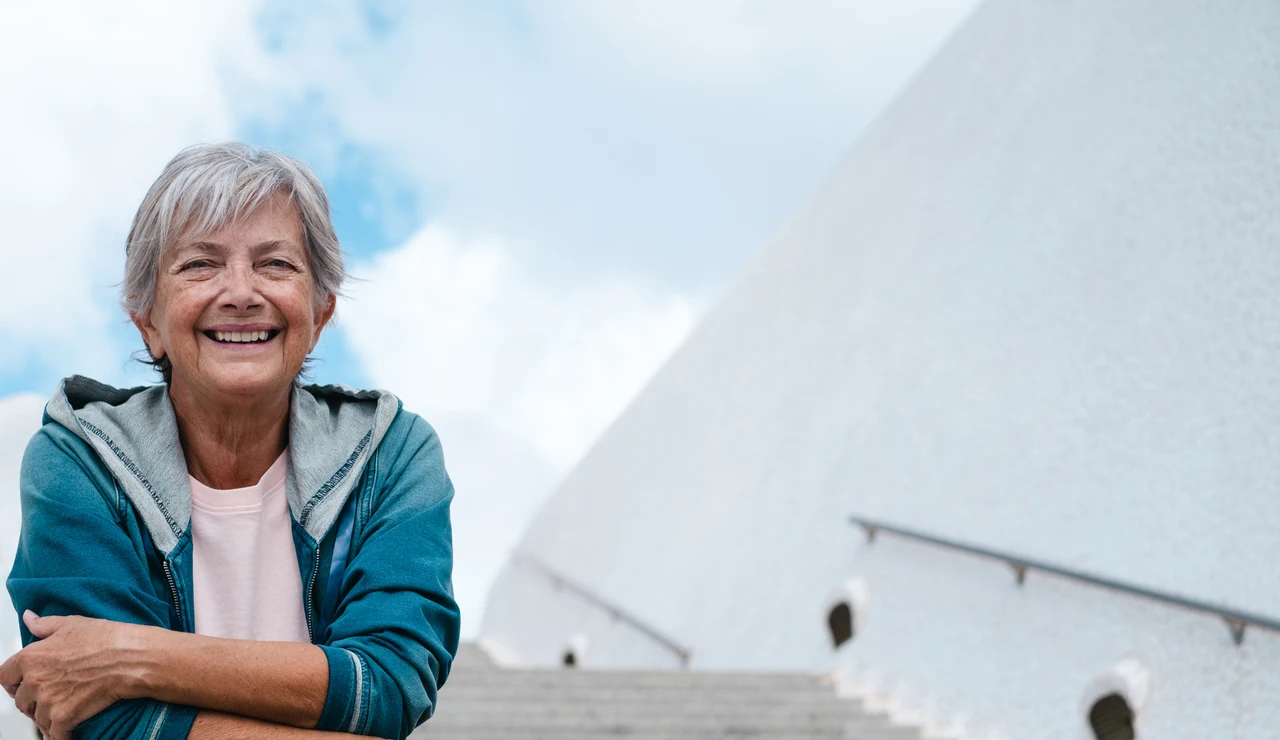 Mujer mayor sonriendo