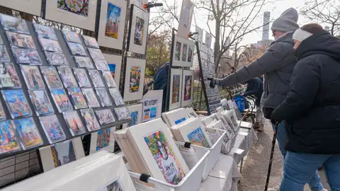 Productos de John Lennon durante una conmemoración por los 45 años de su muerte Productos de John Lennon durante una conmemoración por los 45 años de su muerte