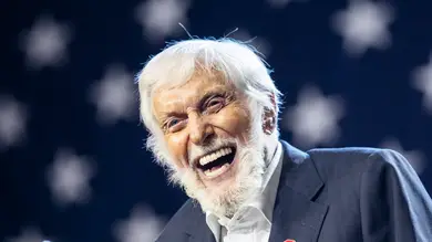 Dick Van Dyke se convierte en centenario, así celebró su cumpleaños Dick Van Dyke se convierte en centenario, así celebró su cumpleaños