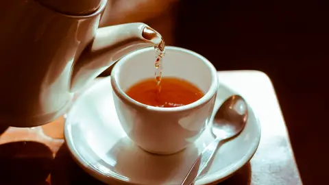 Té o café: ¿qué bebida ayuda más a fortalecer los huesos en mujeres mayores? Té o café: ¿qué bebida ayuda más a fortalecer los huesos en mujeres mayores?