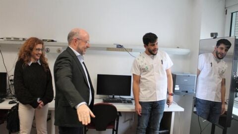 Jara visita del director gerente del SESCAM al Hospital Universitario Perpetuo Socorro de Albacete.