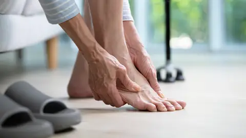 Pie de persona mayor Pie de persona mayor