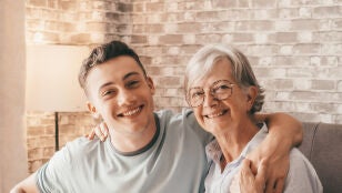 Una abuela y su nieto