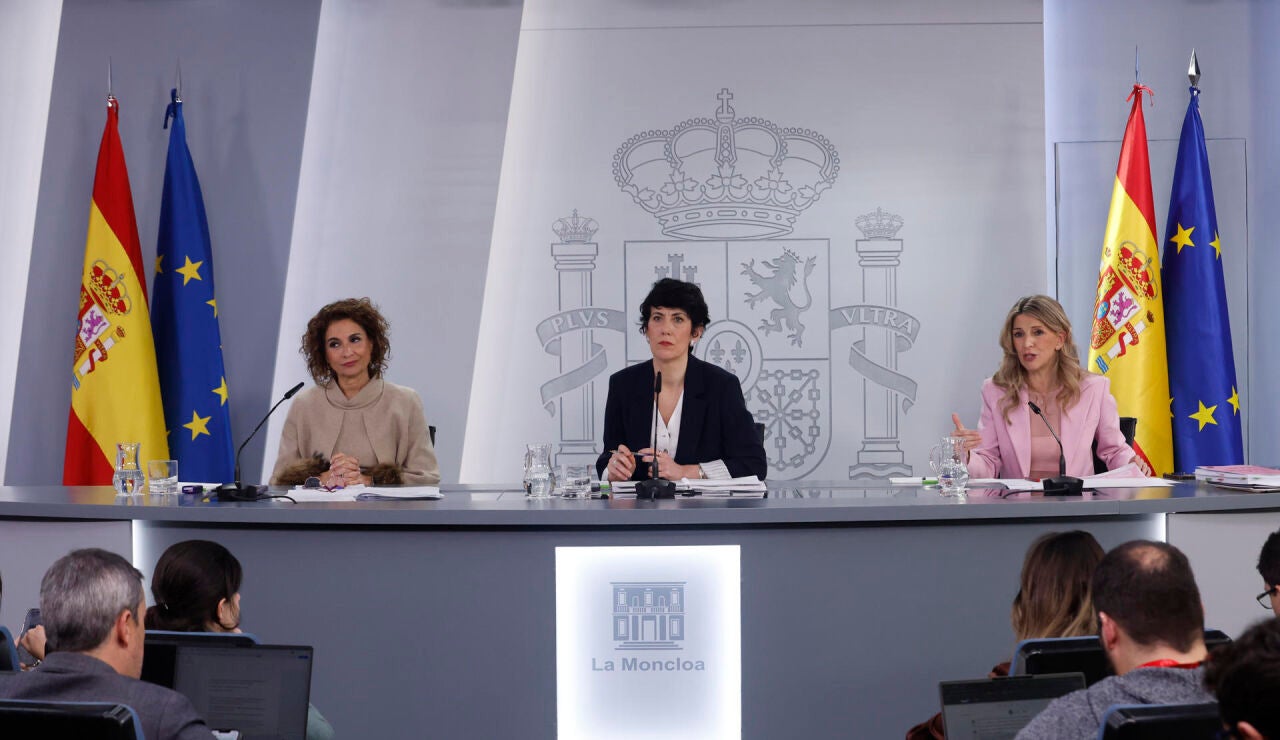 Mar&iacute;a Jes&uacute;s Montero, Elma Saiz y Yolanda D&iacute;az