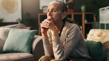 Mujer mayor sola Mujer mayor sola