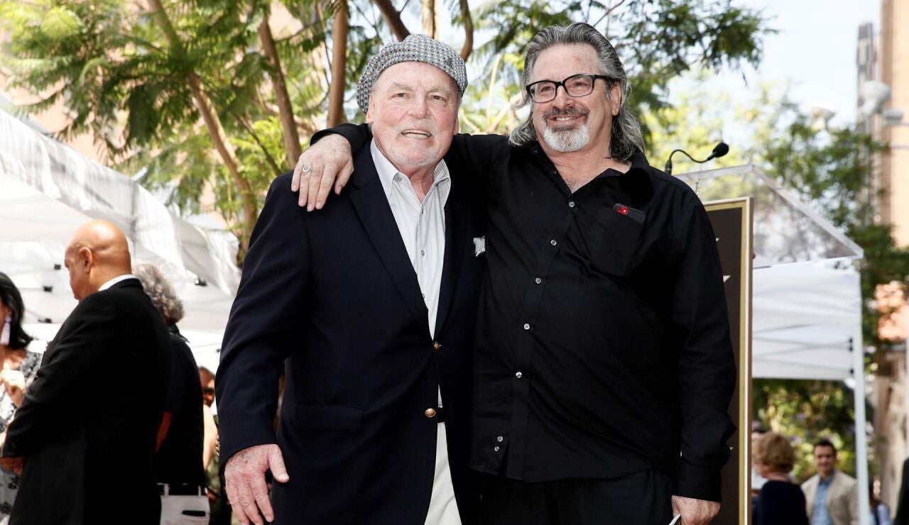 Stacy Keach posando junto a Robert Carradine
