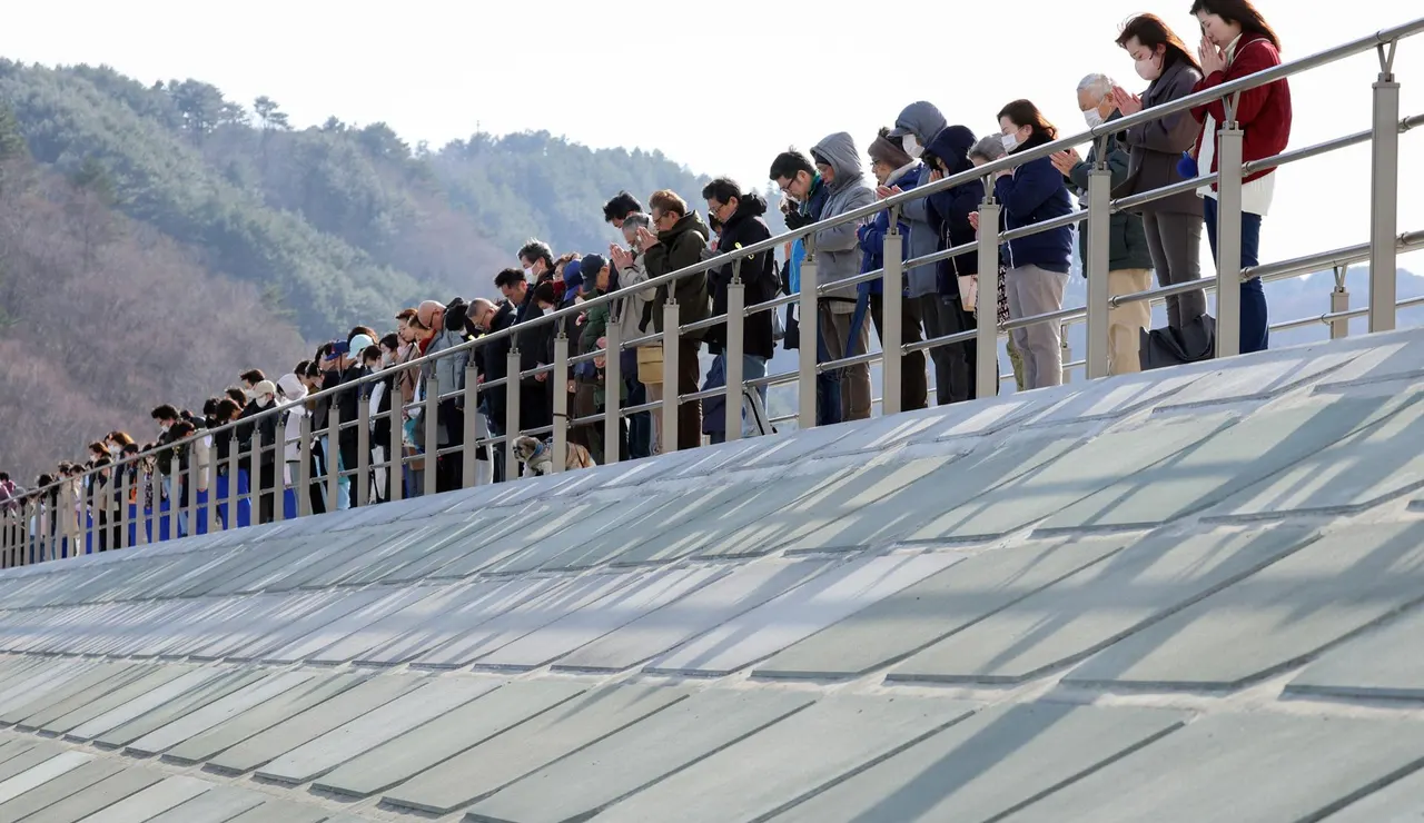 Japón recuerda el terremoto y la crisis nuclear 15 años después centrado en la rehabilitación