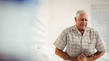 Persona mayor con dolor Persona mayor con dolor