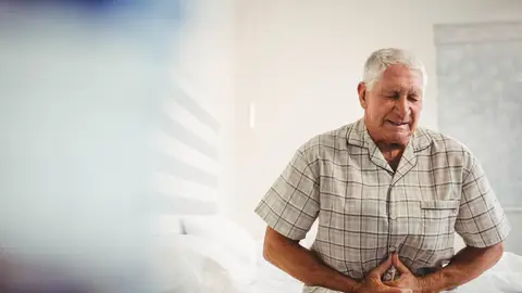 Persona mayor con dolor Persona mayor con dolor