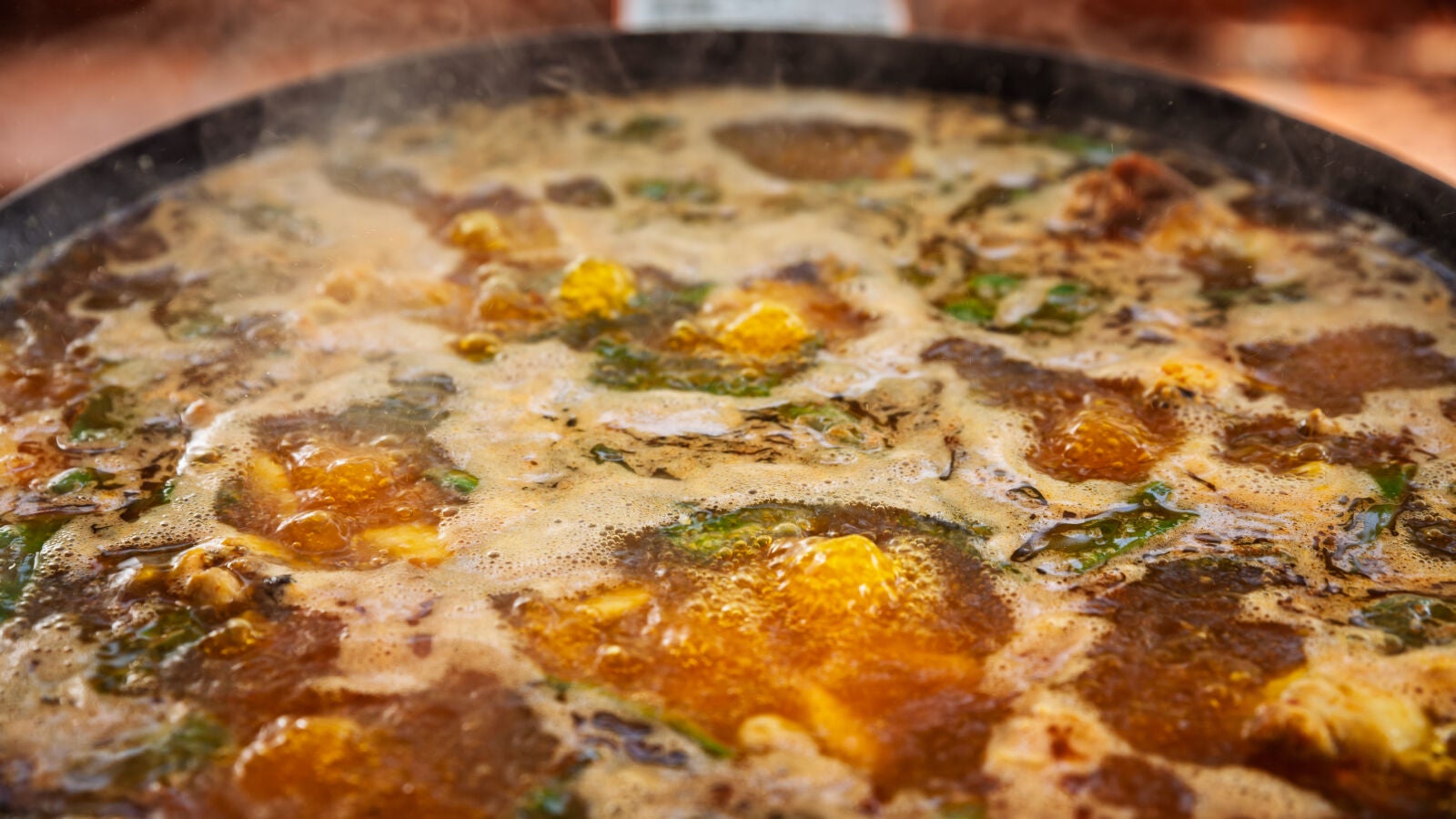 Valencia homenajea un año más a las personas mayores con una paella gigante 