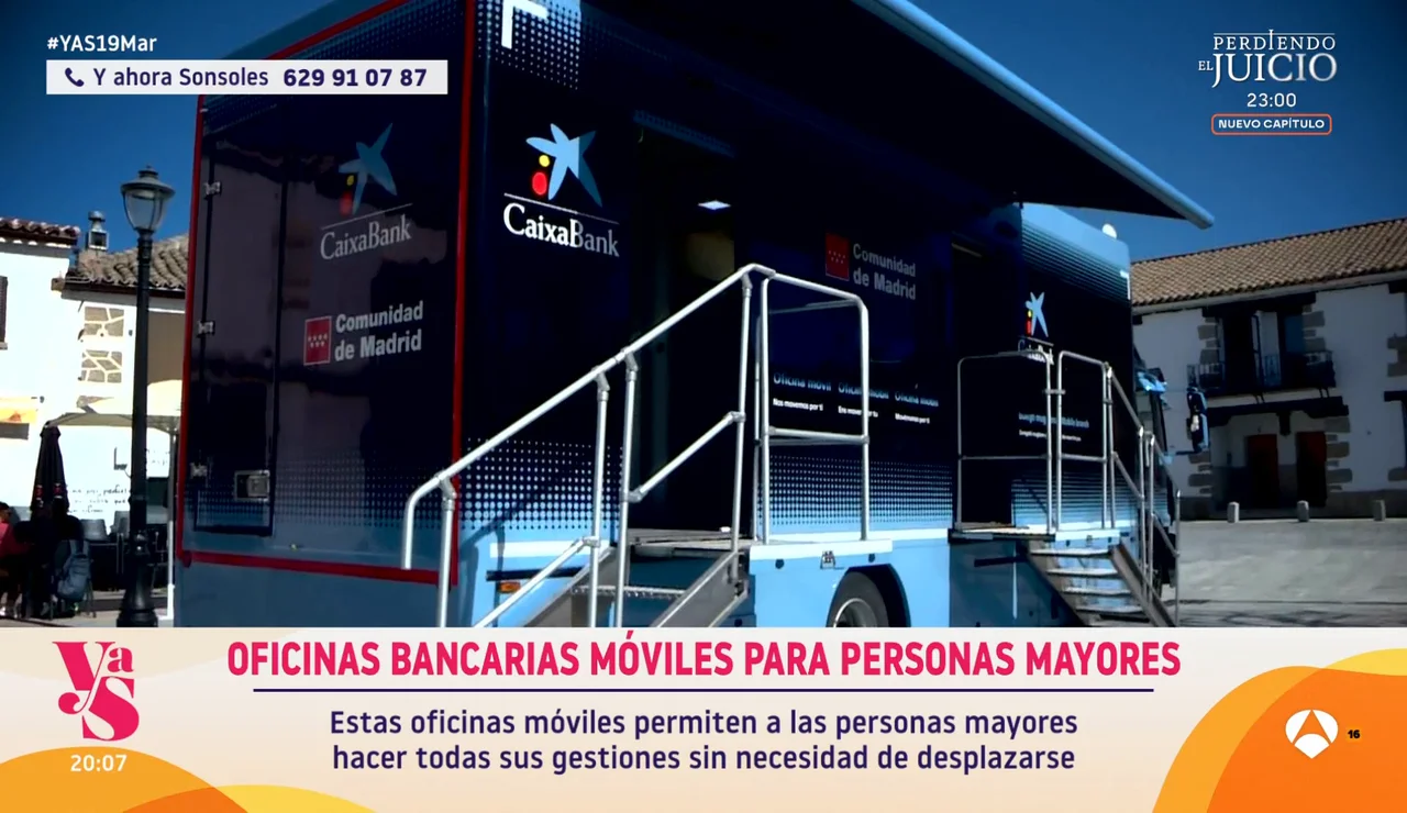 El banco más cerca que nunca con las oficinas móviles, sucursales sobre ruedas para los mayores del mundo rural