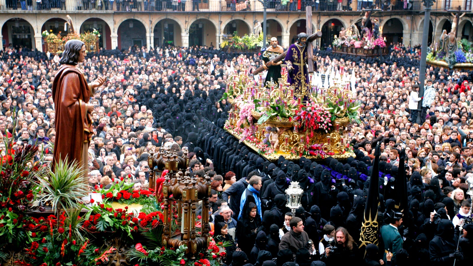 Devoción, cultura y arraigo inundan las calles leonesas durante los diez días de Pasión