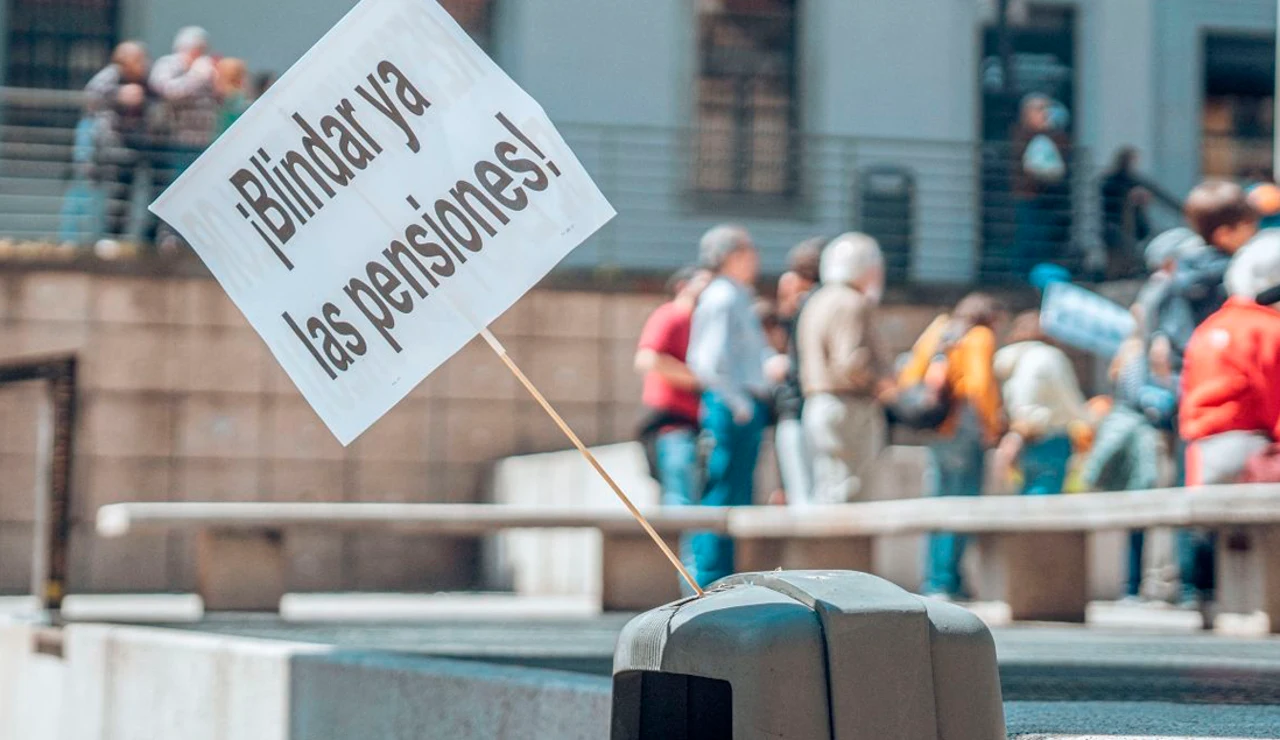 Pensionistas manifestándose