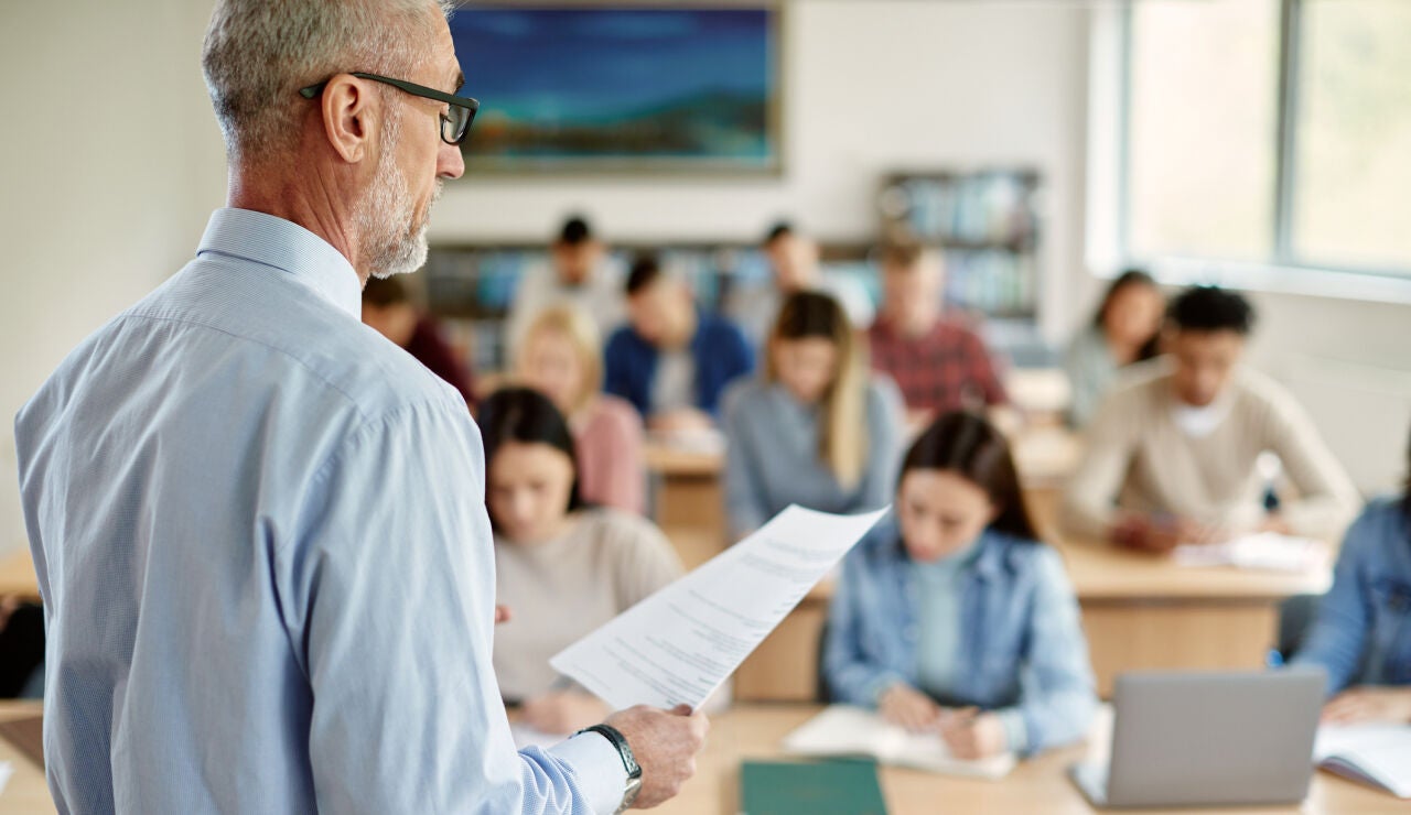 Docente dando clase