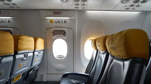 Salida de emergencia cabina de avión Salida de emergencia cabina de avión