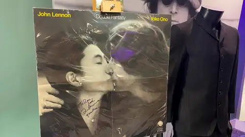 El último póster firmado por John Lennon El último póster firmado por John Lennon