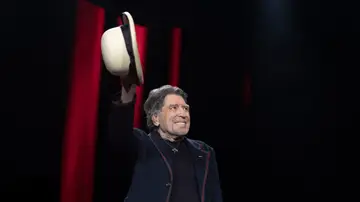 Joaquín Sabina durante su concierto en el Movistar Arena Joaquín Sabina durante su concierto en el Movistar Arena
