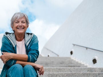 Mujer mayor feliz