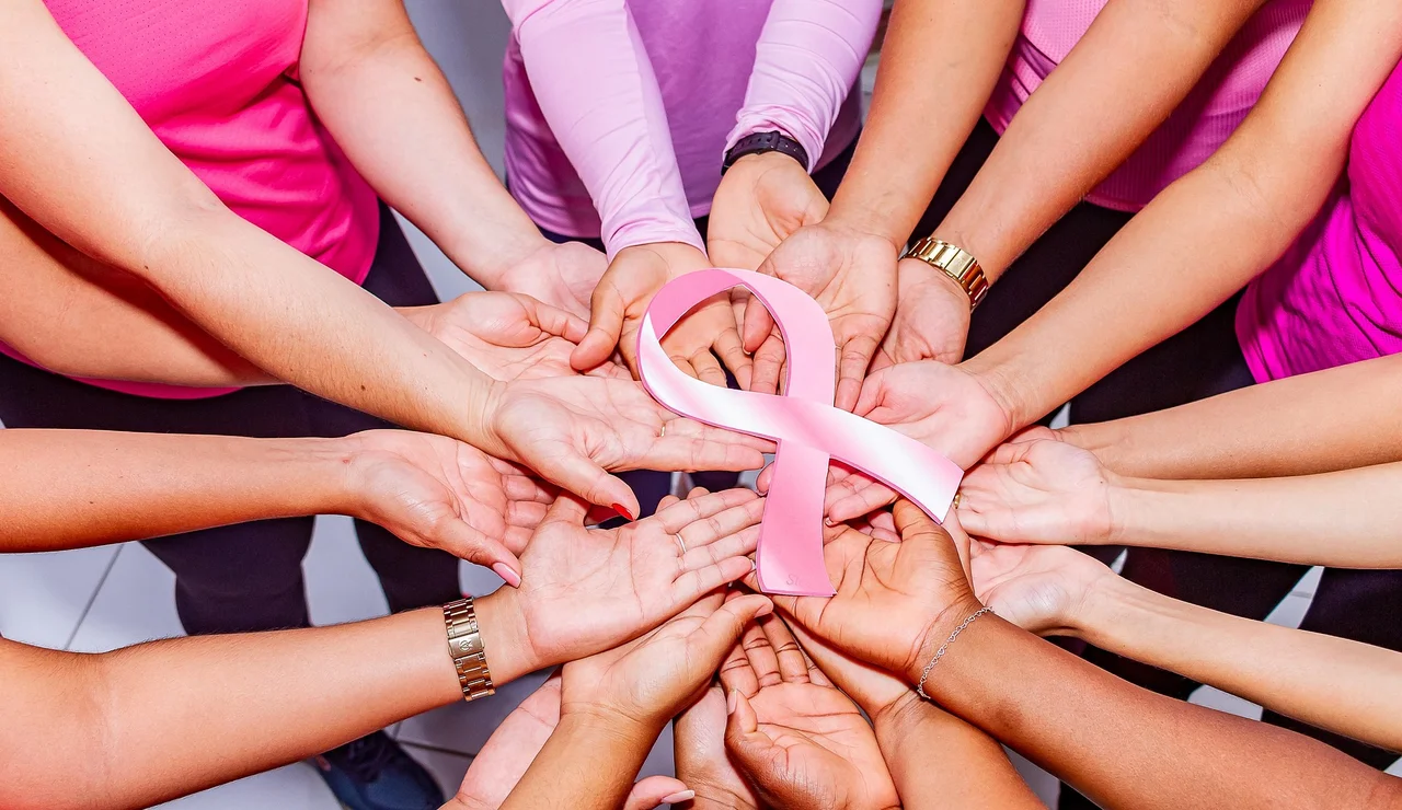 Cómo el envejecimiento transforma el cáncer de mama en una enfermedad más agresiva y mortal según nuevas evidencias científicas