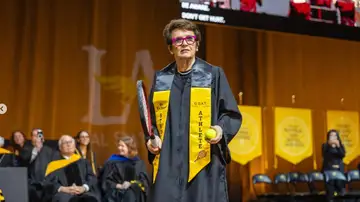 La extenista Billie Jean King recupera un sueño pendiente y se gradúa a los 82 años La extenista Billie Jean King recupera un sueño pendiente y se gradúa a los 82 años
