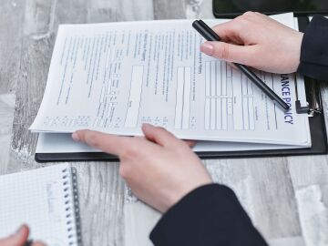 Los seguros de viaje tambi&eacute;n discriminan por edad, mayores de 70 a&ntilde;os denuncian exclusiones y sobrecostes