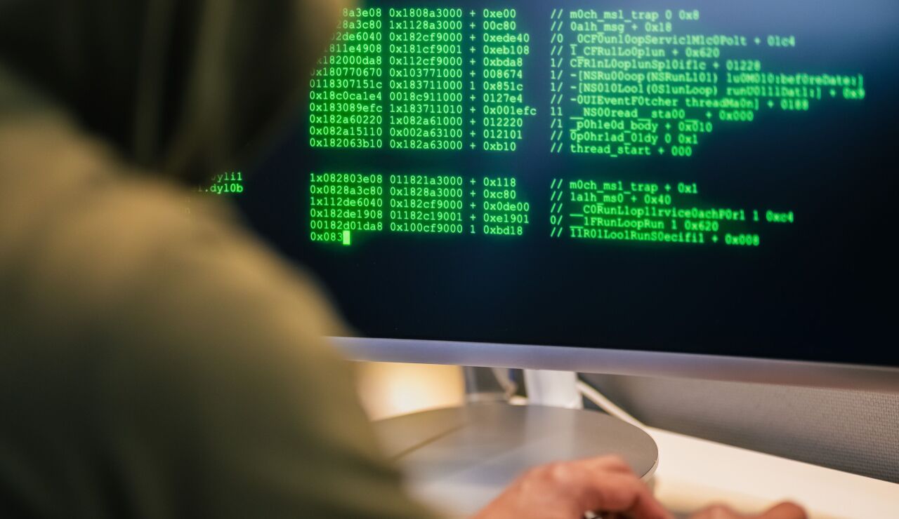 La nueva estafa que usa inteligencia artificial para hacerse pasar por la Polic&iacute;a