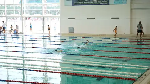 Un estudio demuestra que la natación reduce la discapacidad y el dolor en personas con lumbalgia crónica Un estudio demuestra que la natación reduce la discapacidad y el dolor en personas con lumbalgia crónica