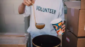 CONFEMAC impulsa “Da el paso y deja huella”, la campaña que visibiliza el voluntariado de las personas mayores CONFEMAC impulsa “Da el paso y deja huella”, la campaña que visibiliza el voluntariado de las personas mayores