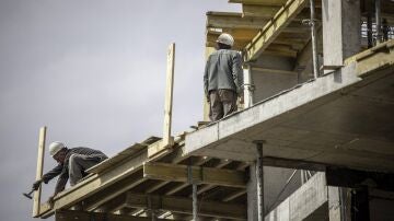 El empleo encadena su peor agosto en afiliados, pero la regularizaci&oacute;n de inmigrantes suaviza la ca&iacute;da