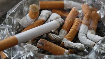 Fumar no es un h&aacute;bito social, sino que aumenta la soledad en las personas mayores, seg&uacute;n un estudio europeo