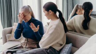 Diferencias entre tomar la terapia hormonal v&iacute;a oral o a trav&eacute;s de la piel para la menopausia