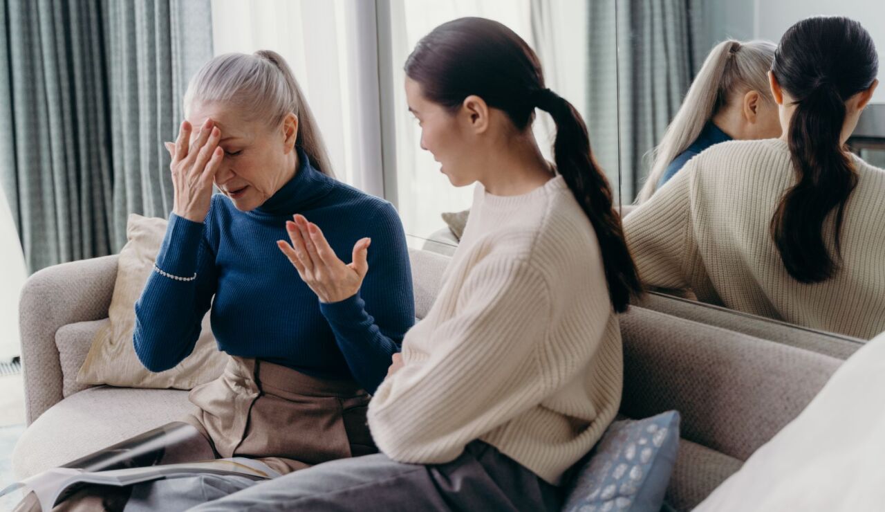 Diferencias entre tomar la terapia hormonal v&iacute;a oral o a trav&eacute;s de la piel para la menopausia