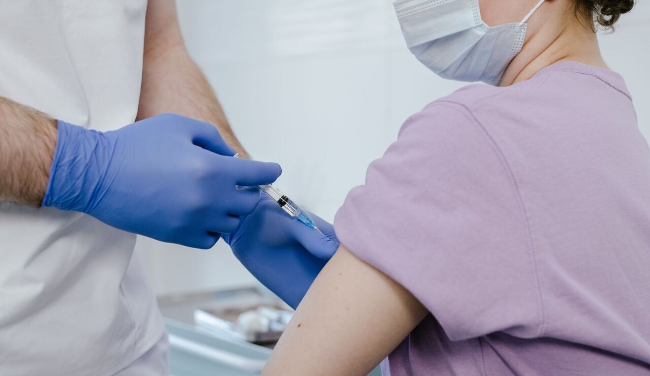 Fechas de vacunaci&oacute;n de gripe y COVID-19 en cada comunidad aut&oacute;noma