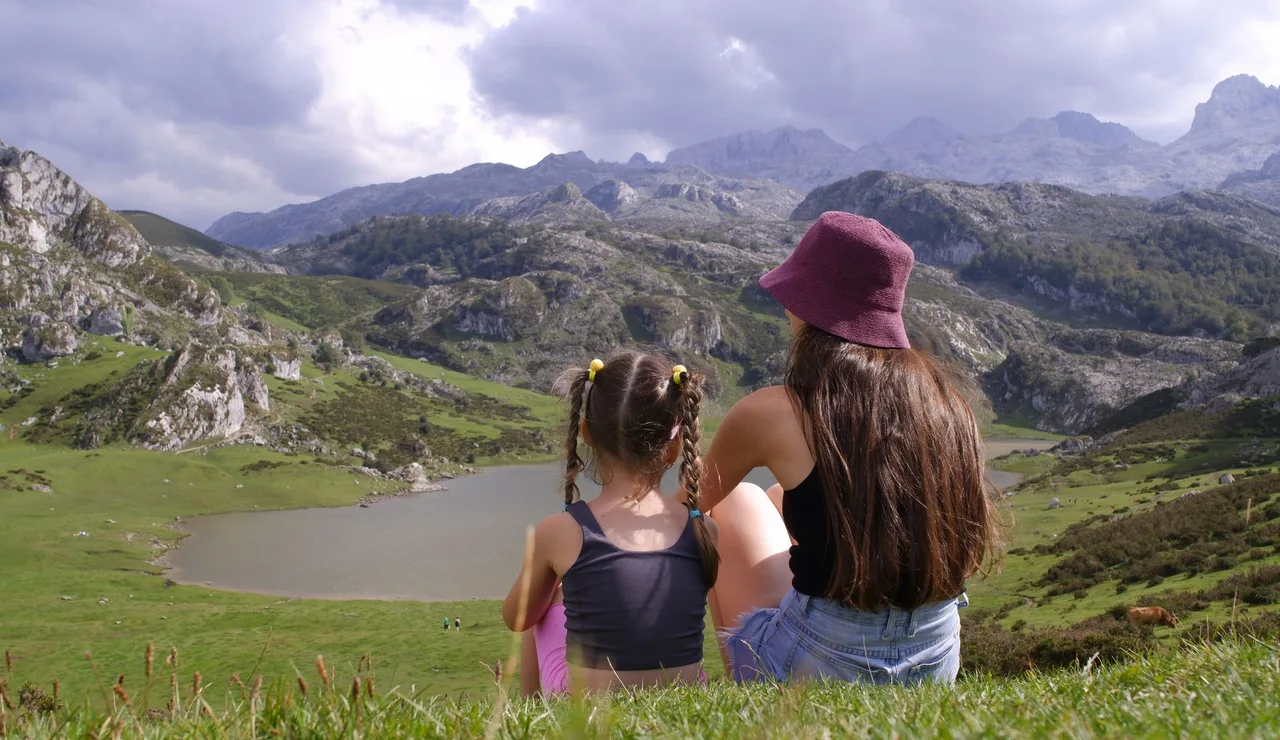Siete escapadas familiares para descubrir España entre bosques, animales, historia y dinosaurios