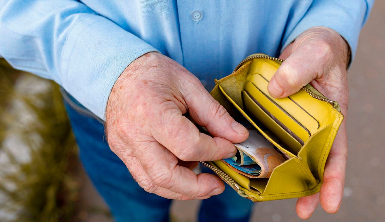 Tener una cuenta en el banco sale cada vez m&aacute;s caro: las comisiones que m&aacute;s afectan a los mayores